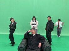 「ネタパレ」に出演するザ・マミィ酒井（手前）と、（後列左から）ラランド・サーヤ、ぼる塾・田辺、四千頭身・後藤、ラランド・ニシダ。(c)フジテレビ