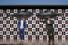 「くら寿司」オンライン新商品発表会に登壇したミルクボーイ。