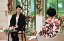 「徹子の部屋」にゲスト出演する品川庄司・庄司（左）。(c)テレビ朝日