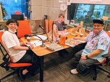 収録に臨むなにわスワンキーズ。