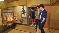 井上小公造こと女と男・市川（左）が出演するワンシーン。(c)関西テレビ