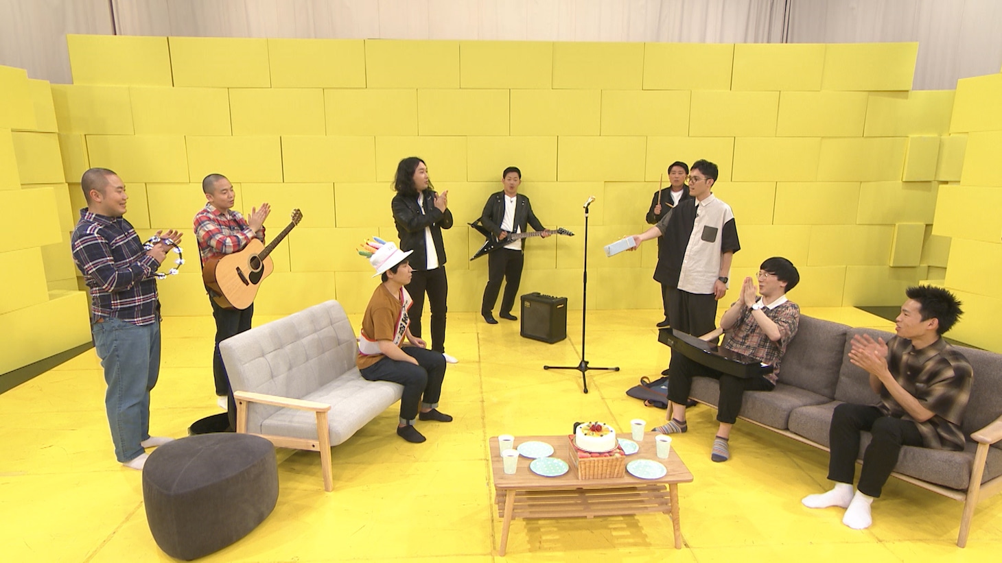 「お助け！コントット」で展開されるコントのワンシーン。(c)テレビ朝日