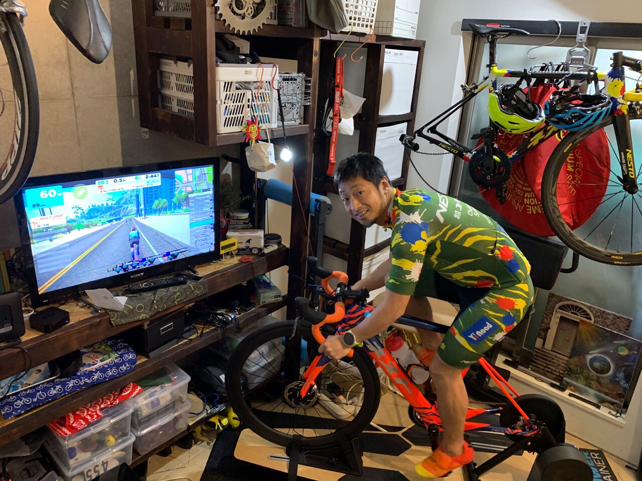 団長安田がバーチャルサイクリングで100kmライド完走、連続生配信100日目