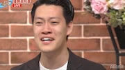 仲のいいコウテイの優勝に感極まる、ABEMA優勝者特番MCの霜降り明星・粗品。(c)AbemaTV,Inc.