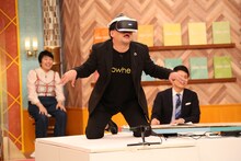 サンドウィッチマン富澤（中央）(c)フジテレビ