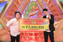 「第41回ABCお笑いグランプリ」で優勝したコウテイ。左から、下田真生、九条ジョー。(c)ABCテレビ