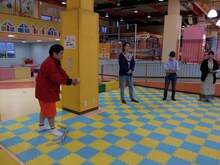 「冒険発掘バラエティ 霜降り明星のあてみなげ」より。