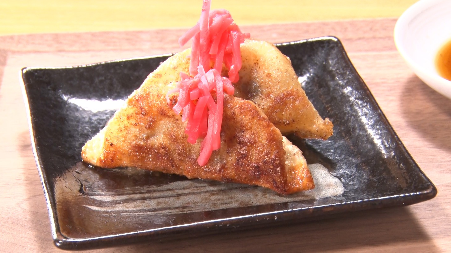 「2つのタレで味わう新食感餃子」