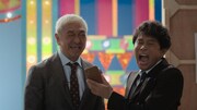 ダウンタウンが出演するSmartNewsのテレビCM「No.1」編より。