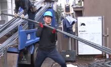 「それって!?実際どうなの課」で、基礎工事の仕事に挑むアキラ100%。(c)中京テレビ
