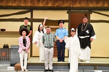 前列左から末成映薫、川畑泰史、浅香あき恵。後列左から千葉公平、島田珠代、吉田裕、諸見里大介。