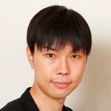 「べしゃり王決定戦」にゲスト審査員として出演するハライチ岩井。