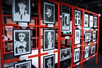 「ヤシキ版画展2020」の様子。