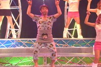 「変なおじさんTV」に出演する志村けん。(c)イザワオフィス