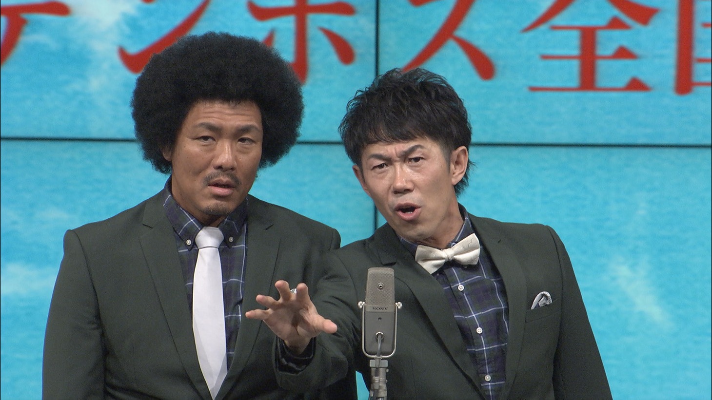 DVD「トータルテンボス全国漫才ツアー2019『CHATSUMI』」より。