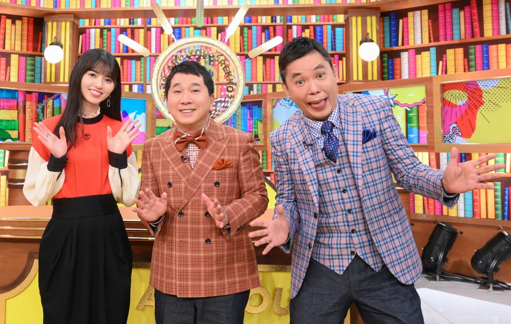 特番「人気の秘密を考察！売れっ子ちゃん」に出演する齋藤飛鳥（左）と爆笑問題。(c)TBS