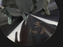 「三四郎3Dフィギュア」に書かれたサイン。