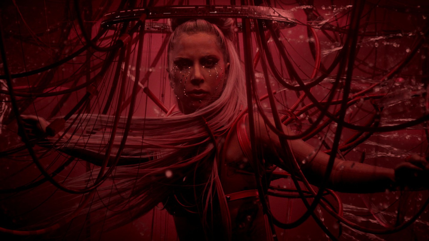 「Lady Gaga, Ariana Grande - Rain On Me (Official Music Video)」より。