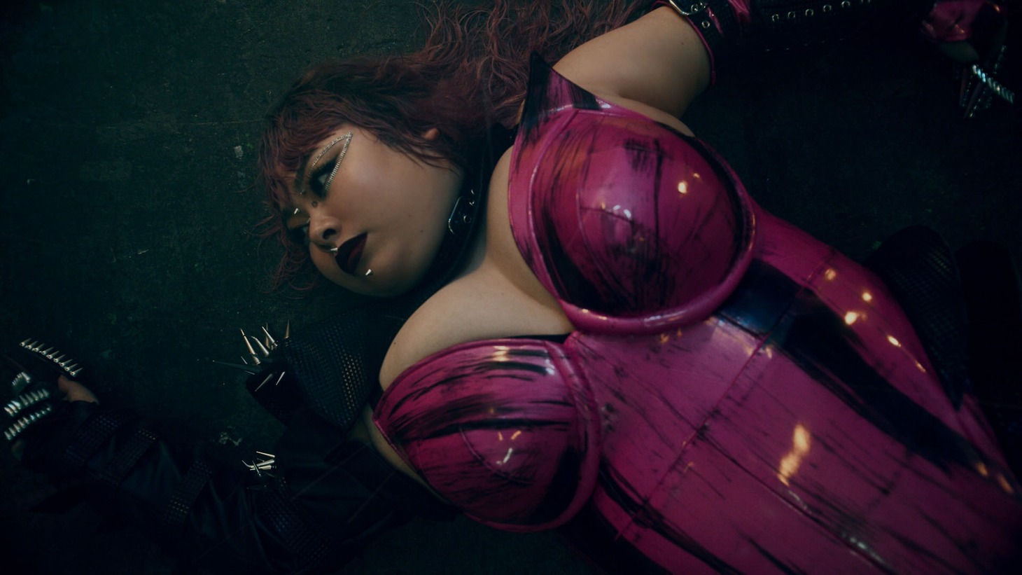 「Lady Gaga “Rain On Me with Ariana Grande” Official Parody」より。(c)YOSHIMOTO KOGYO CO., LTD