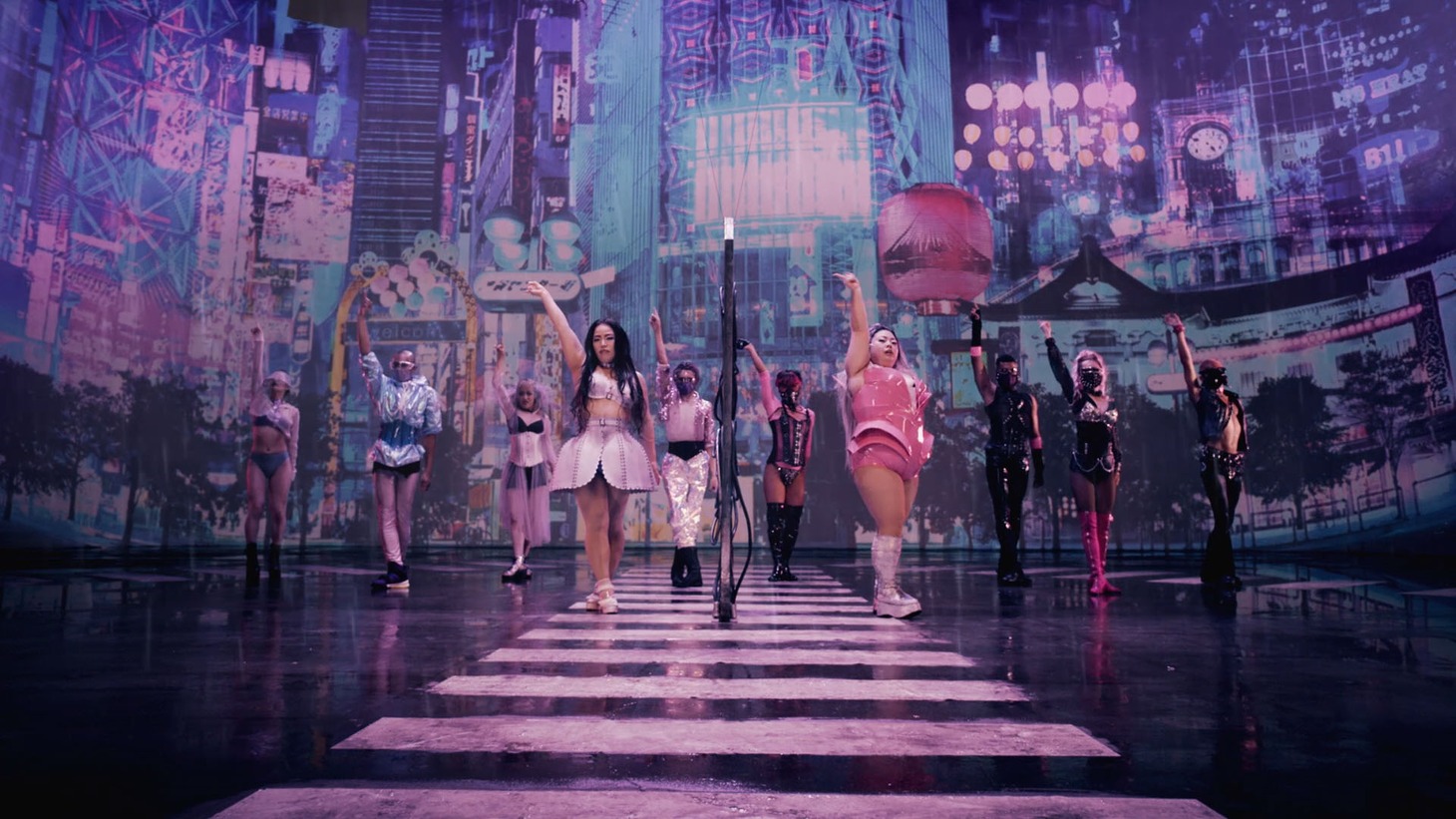 「Lady Gaga “Rain On Me with Ariana Grande” Official Parody」より。(c)YOSHIMOTO KOGYO CO., LTD