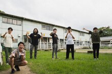 「なるみ・岡村の過ぎるTV」に出演する（左から）ネイビーズアフロ、見取り図、さや香。(c)ABCテレビ