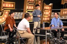 「有田ジェネレーション」に出演するネルソンズ、フランスピアノなかがわ（後方）。(c)TBS