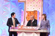 MCの（左から）今田耕司、笑福亭鶴瓶、本田翼。(c)TBS