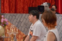 ガーリィレコード高井（奥） (c)読売テレビ