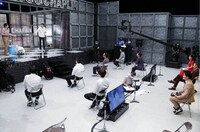 芸人たちが観客席に。