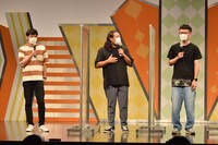 劇場の感想を述べるロバート。