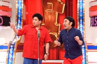 漫才を披露するビスケットブラザーズ。(c)読売テレビ