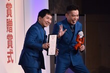 「第57回ギャラクシー賞」贈賞式に出席する爆笑問題。