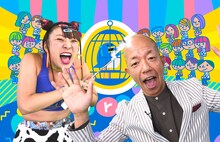 MCのフワちゃん（左）とアシスタントのバイきんぐ小峠。