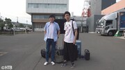 左から鈴井貴之、大泉洋。