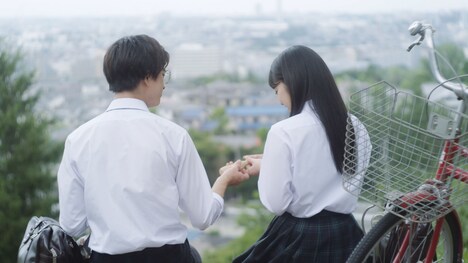 「青春って、ニコイチだ」より、アインシュタイン稲田の高校時代を描いたシーン。