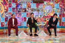 （左から）千鳥、蛍原徹。(c)テレビ朝日