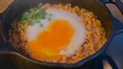 チキンラーメンの新CM「ベランピング篇」より。