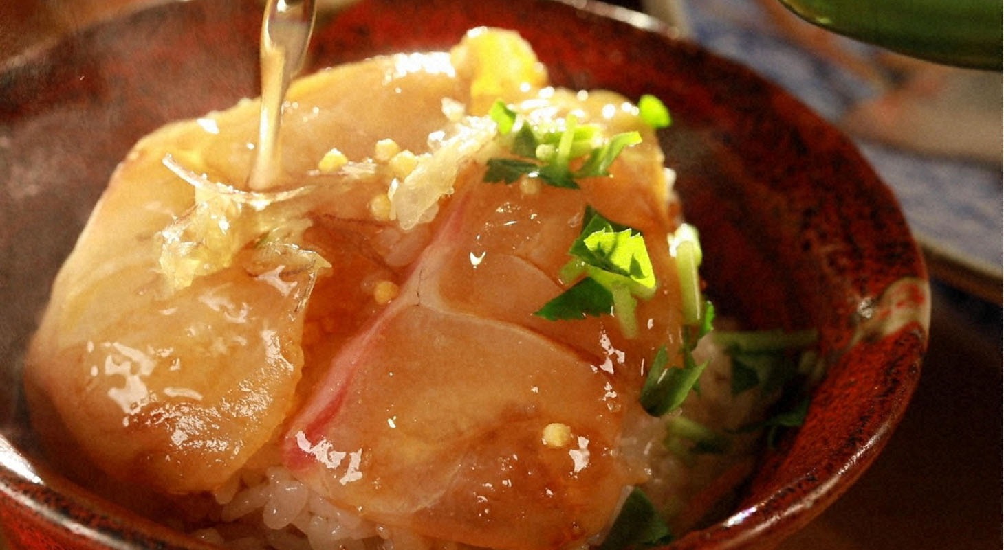 「霜降り明星も仰天！帰省しなくても東京で食べられる！ご当地グルメ連発SP」より。