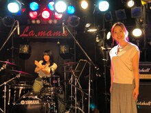 あいみょん（左）と水卜麻美アナウンサー（右）。(c)日本テレビ