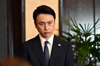 「半沢直樹」に国土交通大臣の秘書・笠松茂樹役で出演するアンジャッシュ児嶋。(c)TBS