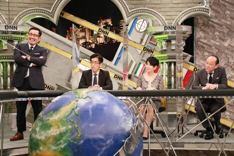 （左から）アリタ哲平、岸博幸、吉川美代子、出口保行。(c)フジテレビ