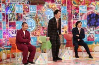 （左から）千鳥、蛍原徹。(c)テレビ朝日