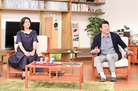 （左から）進藤晶子、加藤浩次。(c)TBS