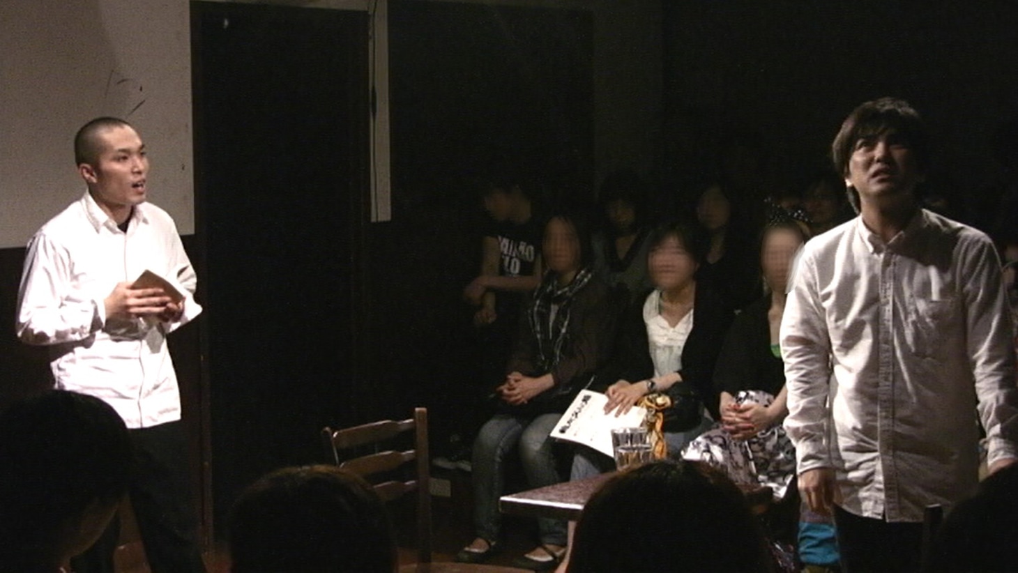 “2回目の初単独ライブ”の客席は、舞台を挟んだ“対面式”に。