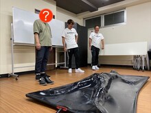 「さまぁ～ずチャンネル！」で配信される動画のワンシーン。(c)ジーヤマ