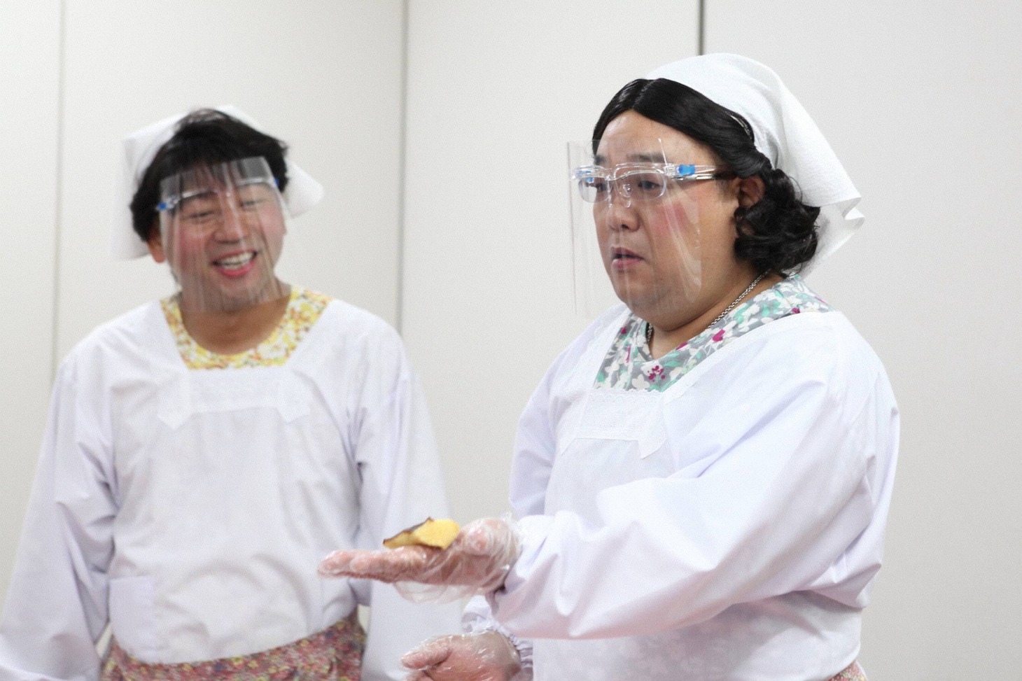 （左から）バイきんぐ西村、サンドウィッチマン伊達。