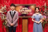 （左から）アンジャッシュ児嶋、松井玲奈。(c)フジテレビ