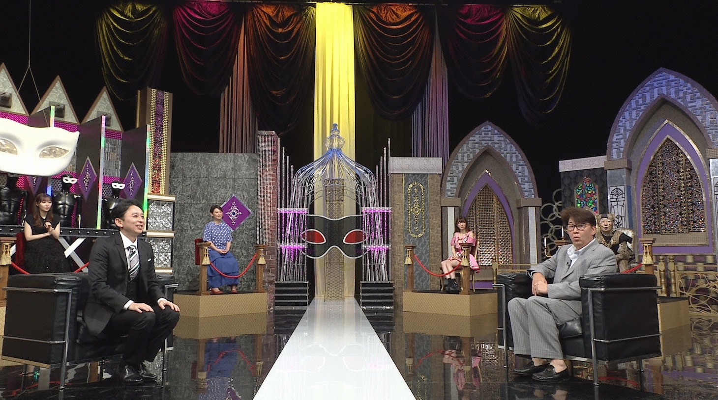 左から有吉弘行、嶋大輔。(c)日本テレビ