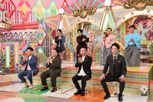 「ロンドンハーツ」に出演する（前列左から）ミルクボーイ、かまいたち、（後列左から）ぺこぱ、すゑひろがりず。(c)テレビ朝日