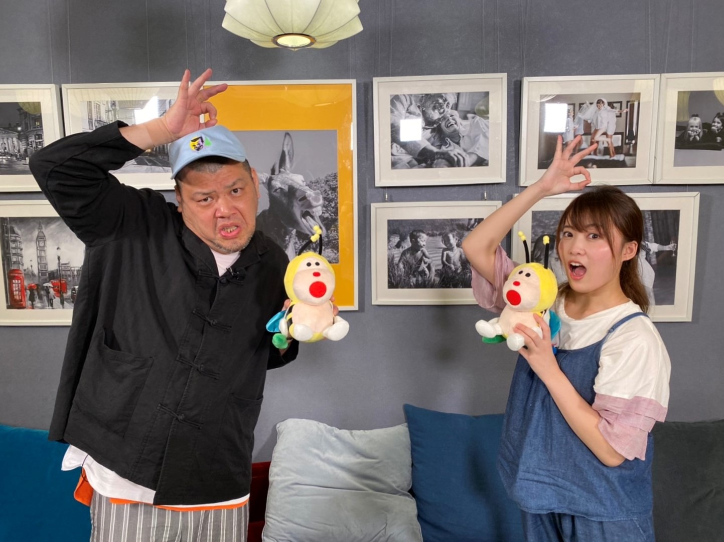 「AKB48チーム8のあんた、ロケロケ！ターボ」に出演する（左から）野性爆弾くっきー！、AKB48チーム8の岡部麟。(c)AKB48